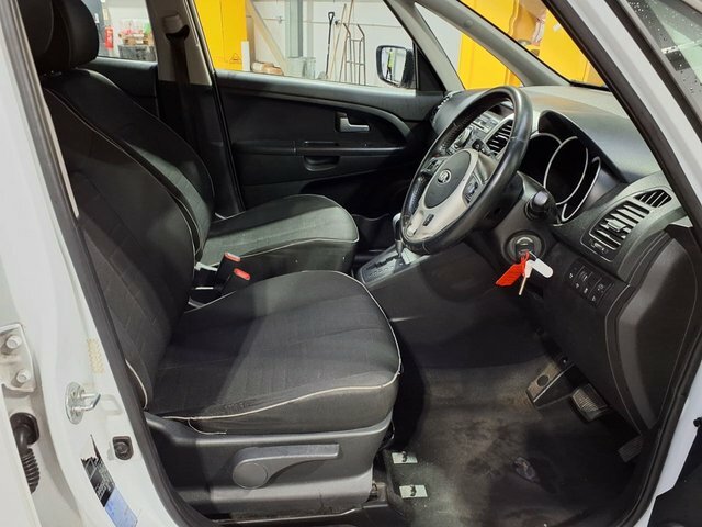 Kia Venga 2 Mpv FT14HKF White #5