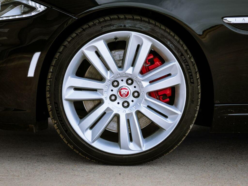 Jaguar XKR V8 Silver #86