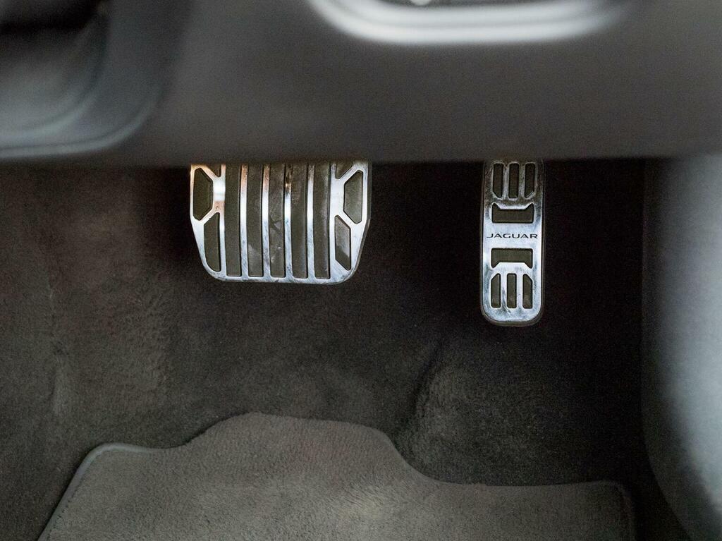 Jaguar XKR V8 Silver #64