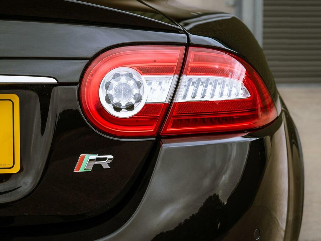 Jaguar XKR V8 Silver #23