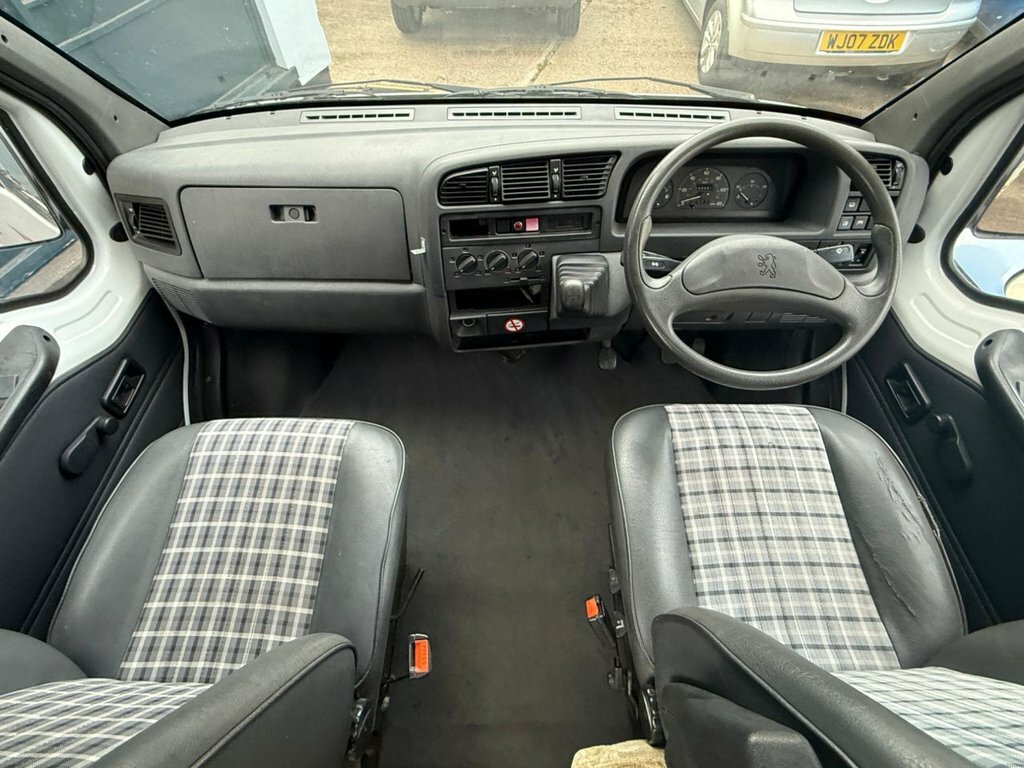 Peugeot Boxer 2.5Td Executive White #9