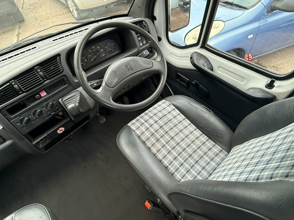 Peugeot Boxer 2.5Td Executive White #15