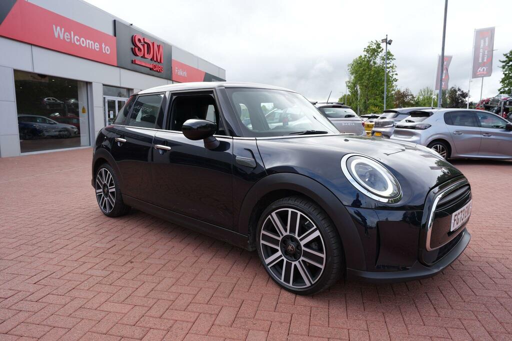 Mini Hatch 1.5 Cooper Exclusive Hatchback Steptron Black