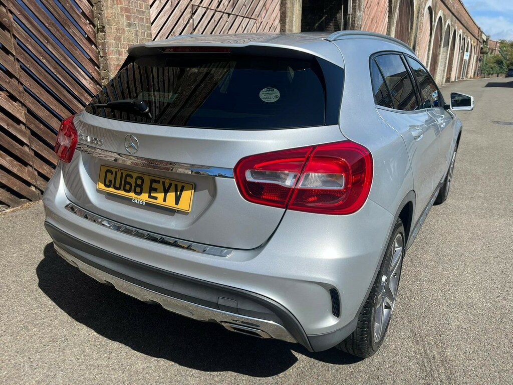 Mercedes-Benz GLA Class Suv 1.6 Gla200 Amg Line 2018 Silver #6