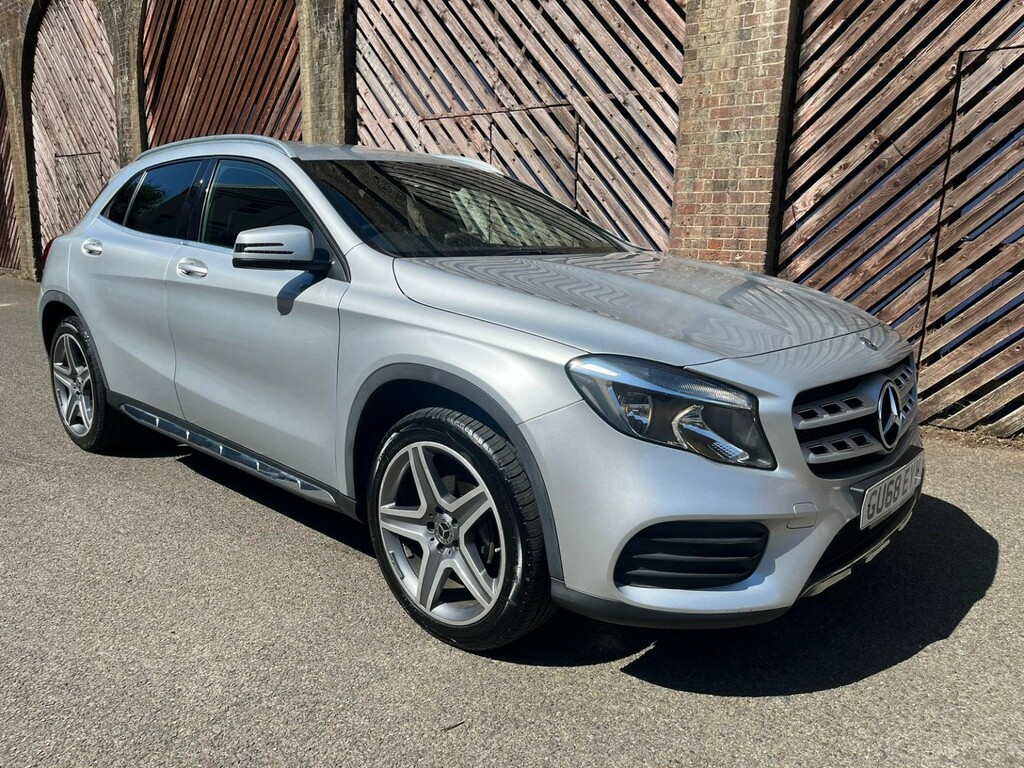 Mercedes-Benz GLA Class Suv 1.6 Gla200 Amg Line 2018 Silver