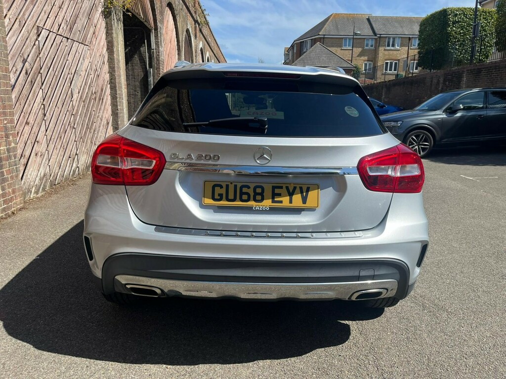 Mercedes-Benz GLA Class Suv 1.6 Gla200 Amg Line 2018 Silver #5