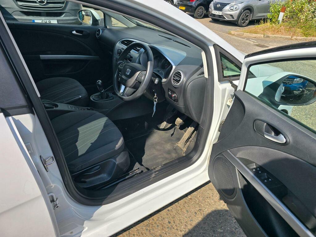 Seat Leon Hatchback Red #9