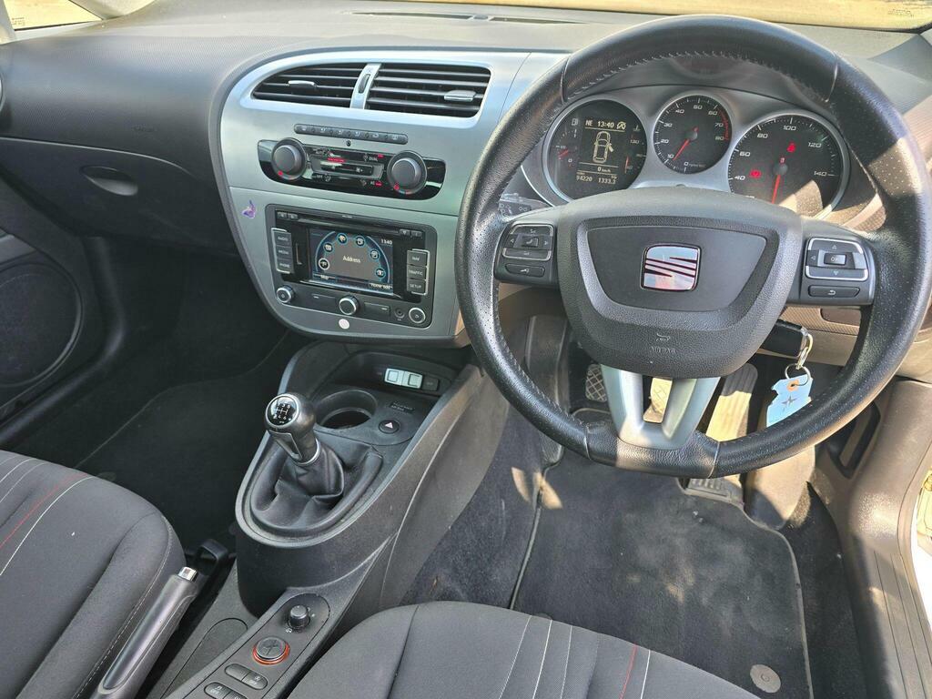 Seat Leon Hatchback Red #11