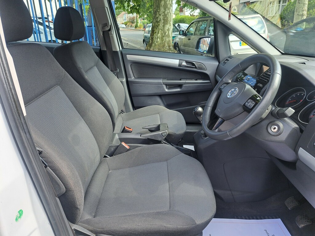 Vauxhall Zafira 1.8 16V Exclusiv AY15VVC White #4