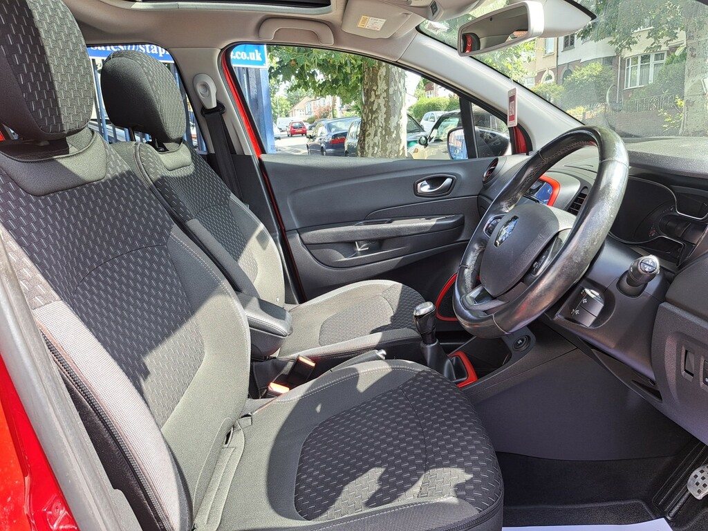 Renault Captur 0.9 Dynamique S Nav Tce 90 PJ67FZZ Red #4