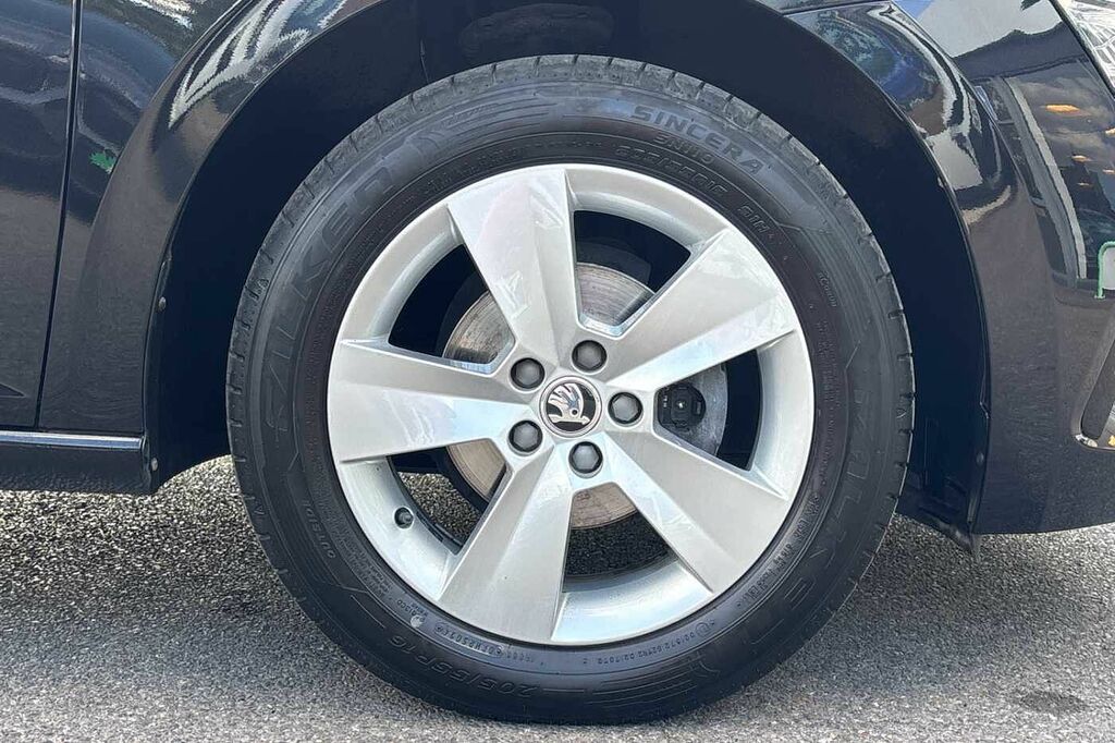 Skoda Scala 1.0 Tsi 95 Se Black #5