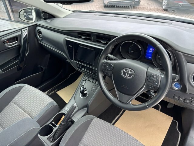 Toyota Auris Icon Tech Black #40