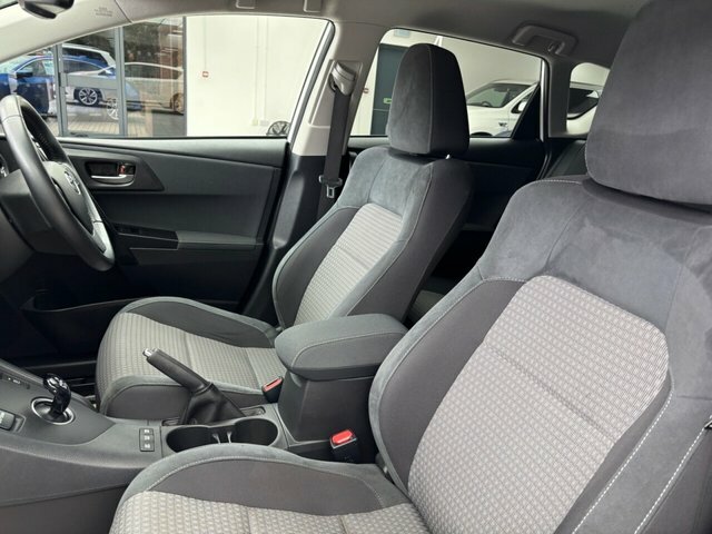 Toyota Auris Icon Tech Black #34