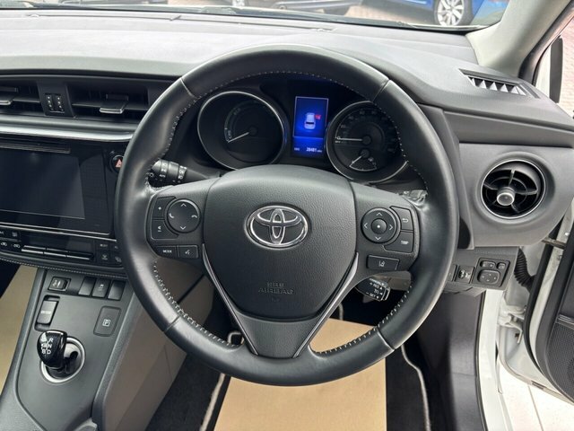 Toyota Auris Icon Tech Black #39
