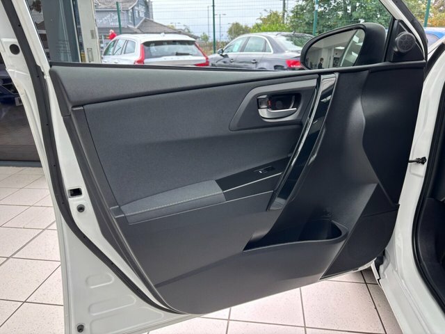Toyota Auris Icon Tech Black #33