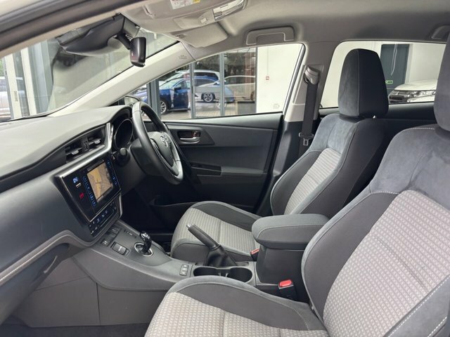 Toyota Auris Icon Tech Black #35