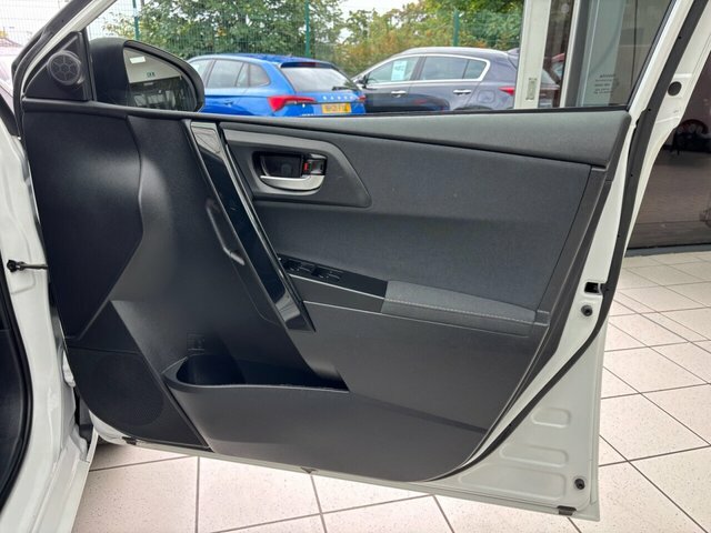 Toyota Auris Icon Tech Black #42