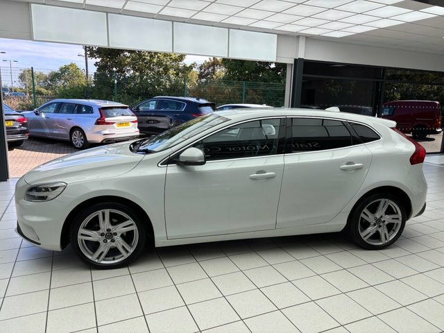 Volvo V40 D2 R-design Pro Hatchback WF66FBJ White #6