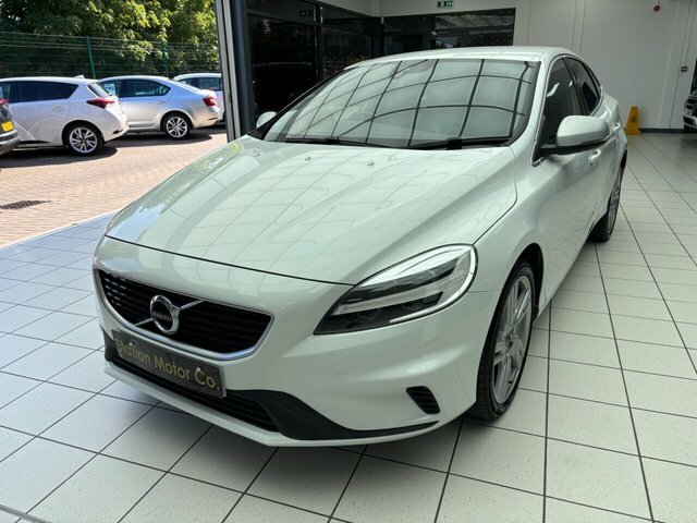 Volvo V40 D2 R-design Pro Hatchback WF66FBJ White #4