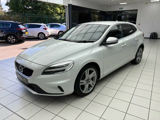 Volvo V40 D2 R-design Pro Hatchback WF66FBJ White #5