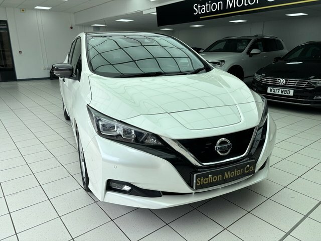 Nissan Leaf Tekna Hatchback SM18AFJ White #4