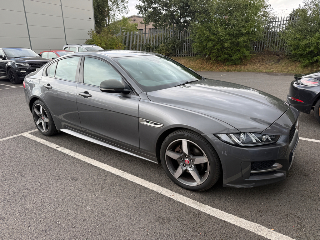 Jaguar XE R-sport Blue