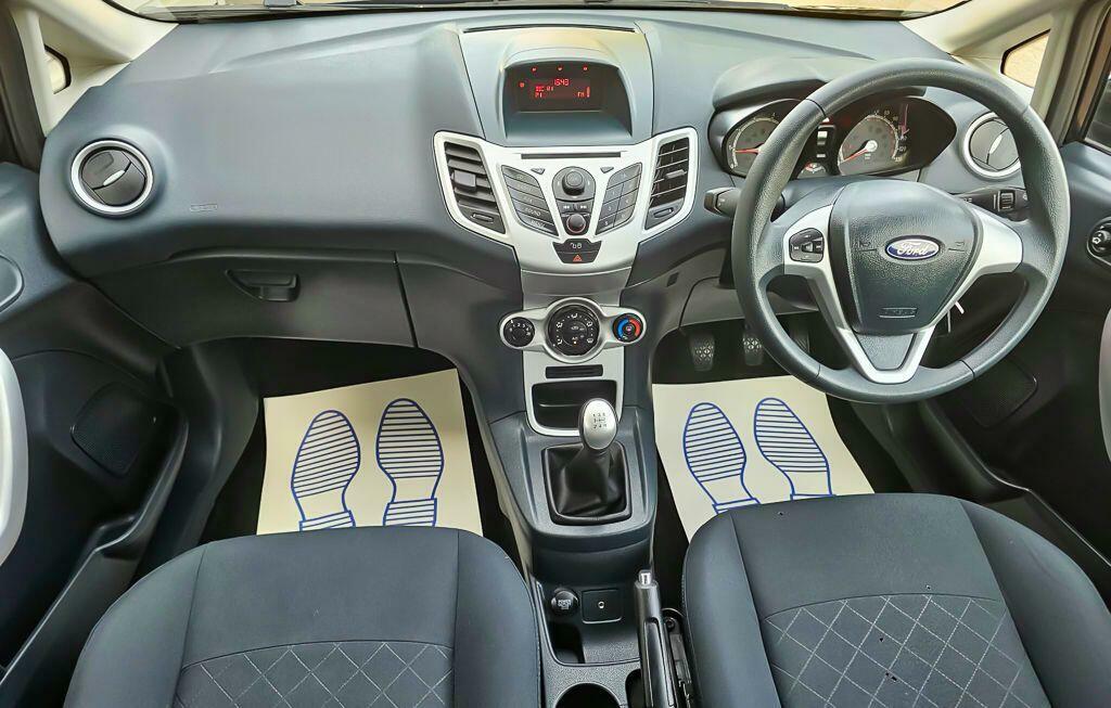 Ford Fiesta 1.4 Edge Black #2