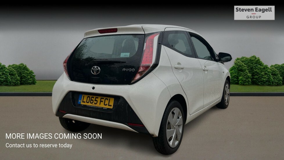 Toyota Aygo 1.0 Vvt-i X-play Euro 5 Euro 5 LO65FCL White #4