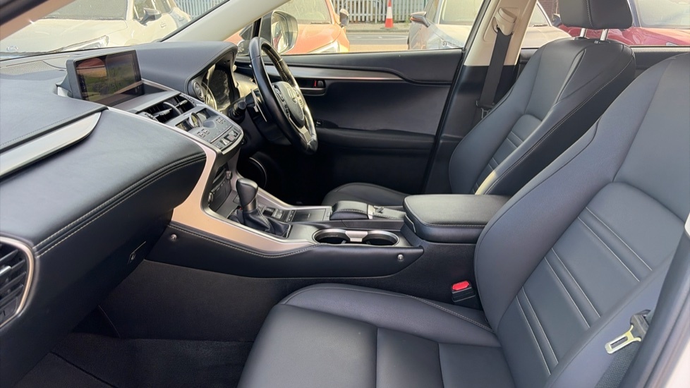 Lexus NX 2.5 300H Gpf Premium Suv Hybrid E-cvt 4 SN21BML White #6