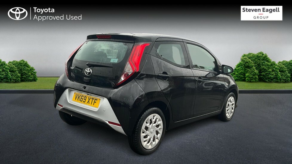 Toyota Aygo 1.0 Vvt-i X-play Euro 6 Black #2