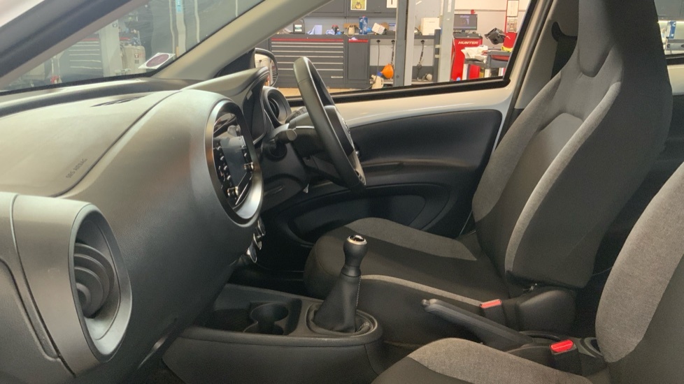 Toyota Aygo X 1.0 Vvt-i Pure Euro 6 Ss White #5