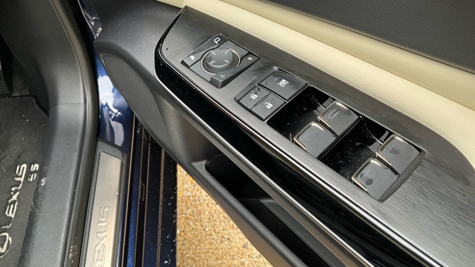 Lexus ES Automatic Black #32