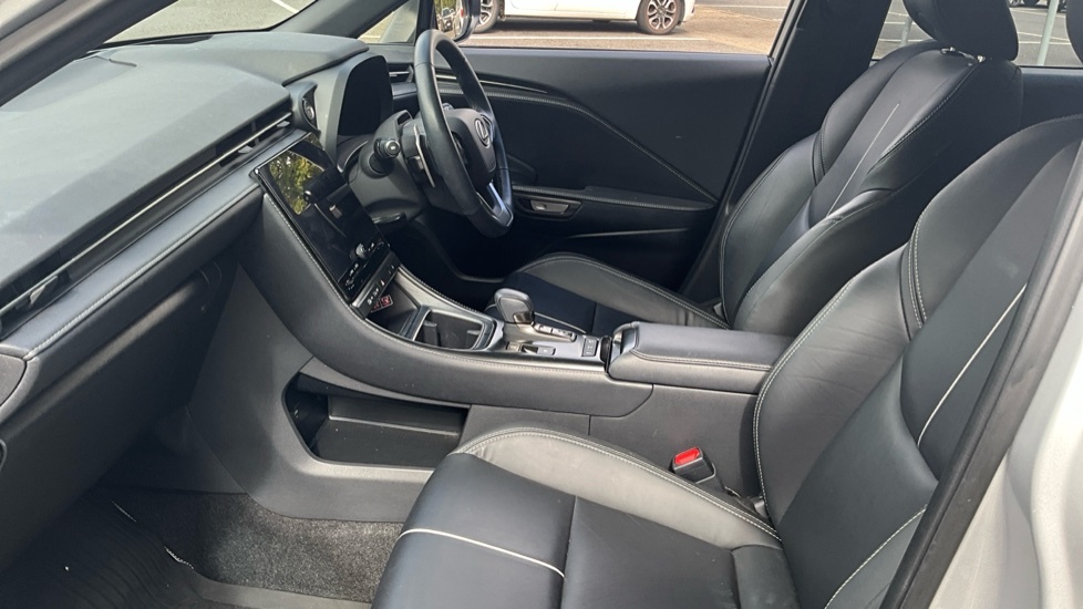 Lexus LBX 1.5 Vvt-ie Takumi Suv Hybrid E-cvt Euro Silver #6