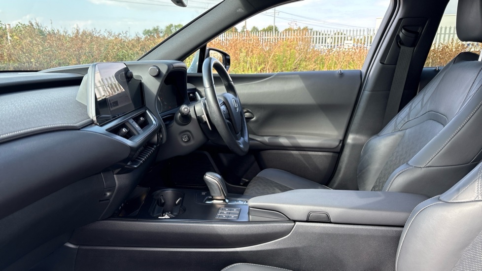 Lexus UX 300E 72.8Kwh Premium Plus White #6