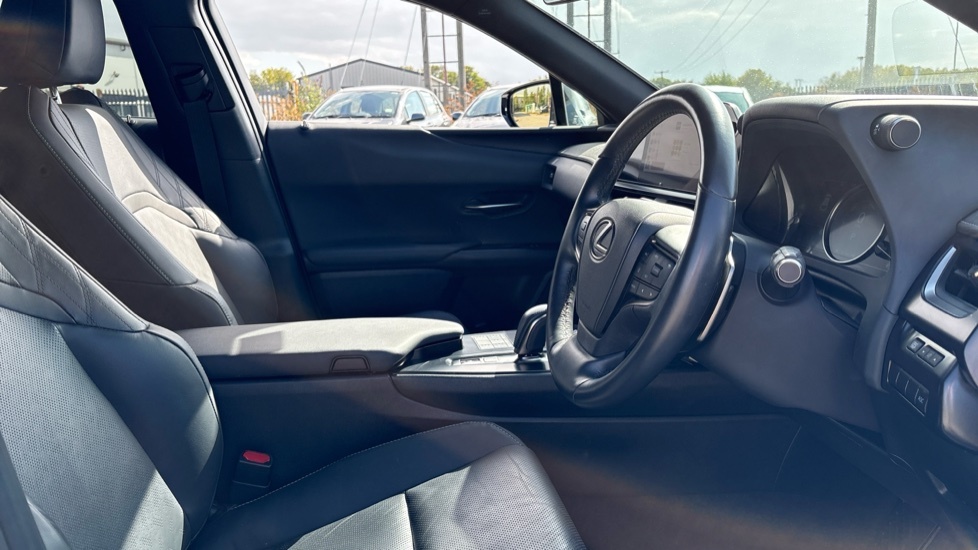 Lexus UX 250H Black #13