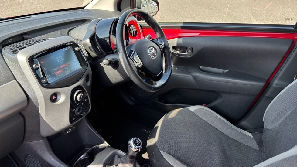 Toyota Aygo 1.0 Vvt-i X-play Euro 6 Safety Sense Red #5