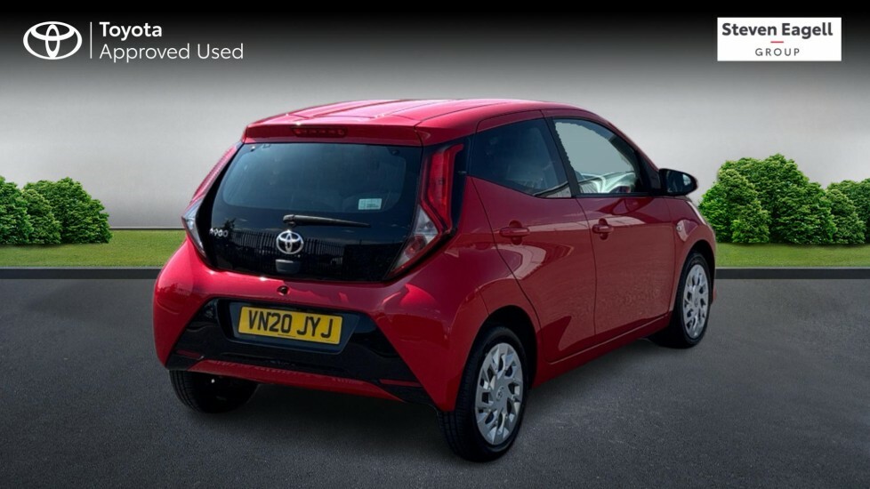 Toyota Aygo 1.0 Vvt-i X-play Euro 6 Safety Sense Red #2