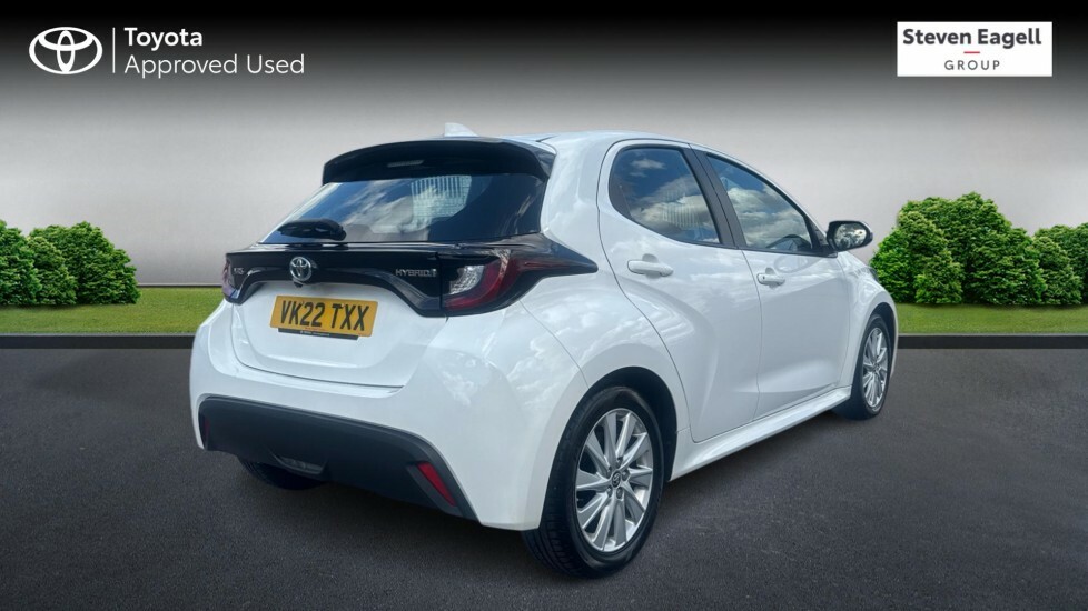 Toyota Yaris 1.5 Vvt-h Icon E-cvt Euro 6 Ss White #2
