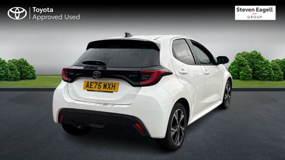 Toyota Yaris 1.5 Vvt-h Design Hatchback Hybrid E-cvt White #2