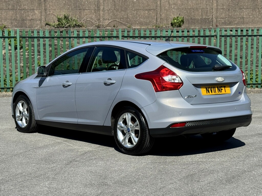 Ford Focus Hatchback 1.6 Zetec 201111 NV11NFT Silver #2