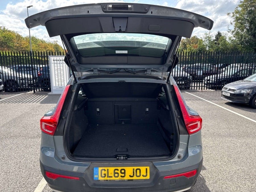 Volvo XC40 1.5 T3 Momentum Pro Suv GL69JOJ Grey #4