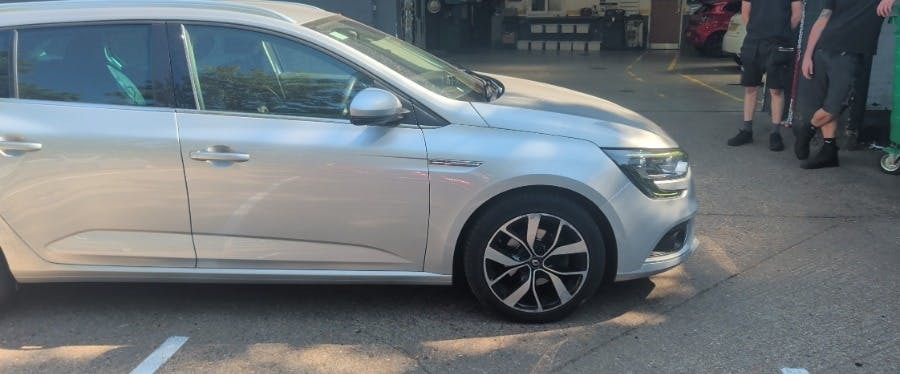 Renault Megane 1.3 Tce Iconic Sport Tourer Edc Silver #3