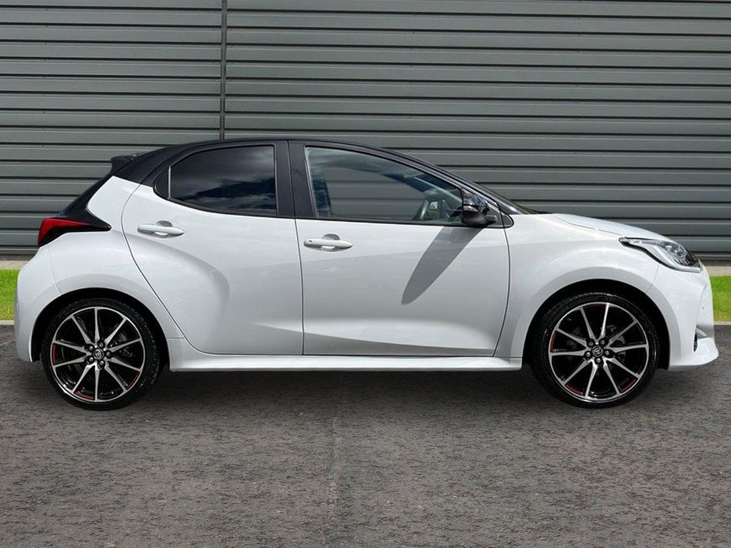 Toyota Yaris 1.5 Vvt-h Gr Sport Hatchback Hybrid E C Black #2