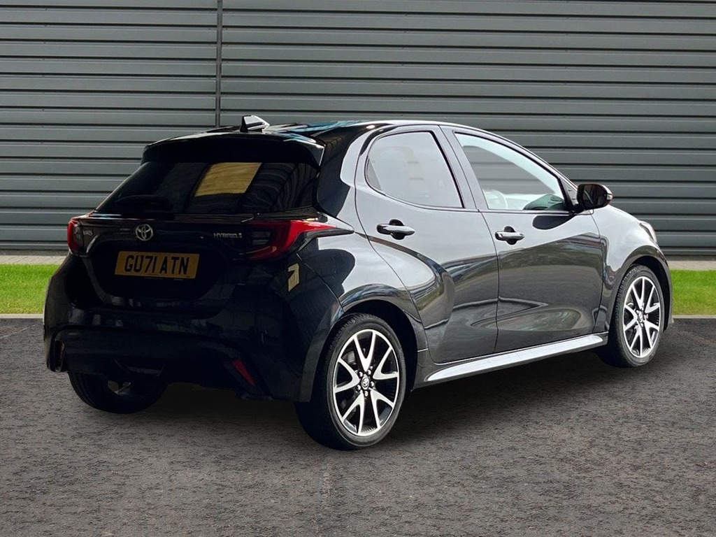 Toyota Yaris 1.5 Vvt-h Dynamic Hatchback Hybrid E Cv Black #3