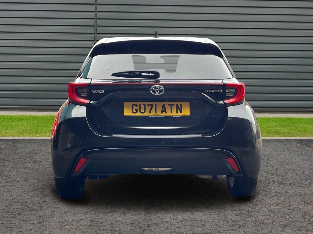 Toyota Yaris 1.5 Vvt-h Dynamic Hatchback Hybrid E Cv Black #4