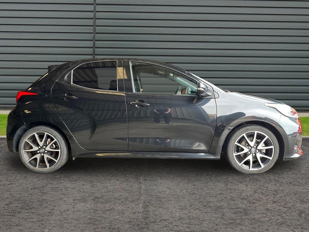 Toyota Yaris 1.5 Vvt-h Dynamic Hatchback Hybrid E Cv Black #2
