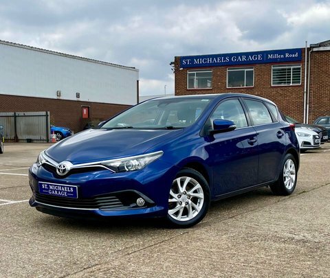 Toyota Auris Hatchback Blue