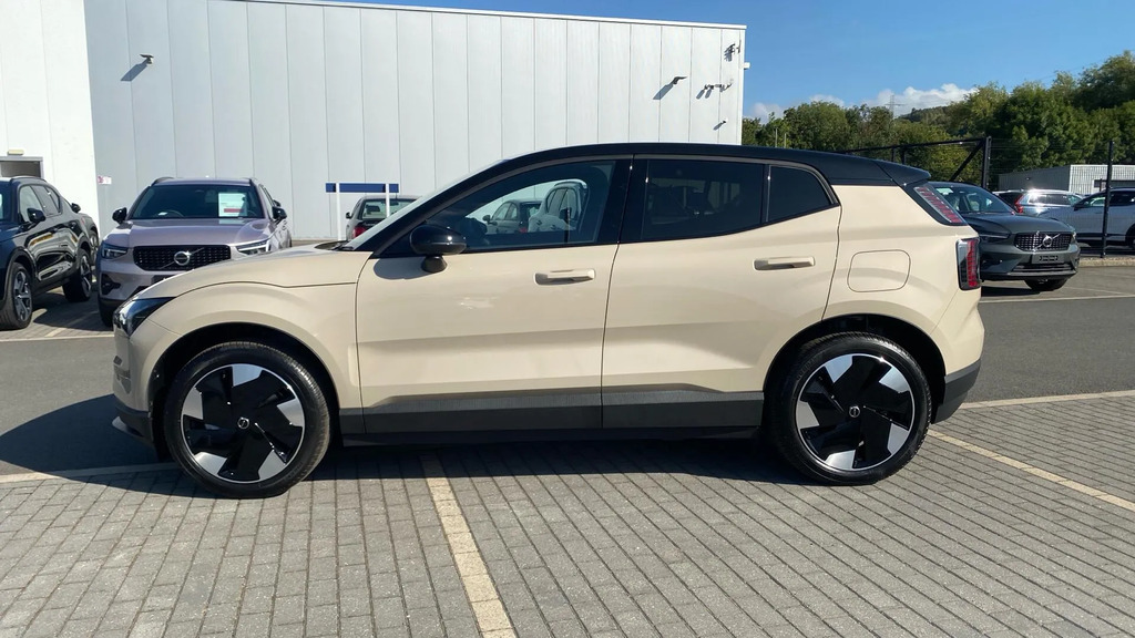Volvo EX30 P5 Long Range 69Kwh Plus YO26NUM  #5