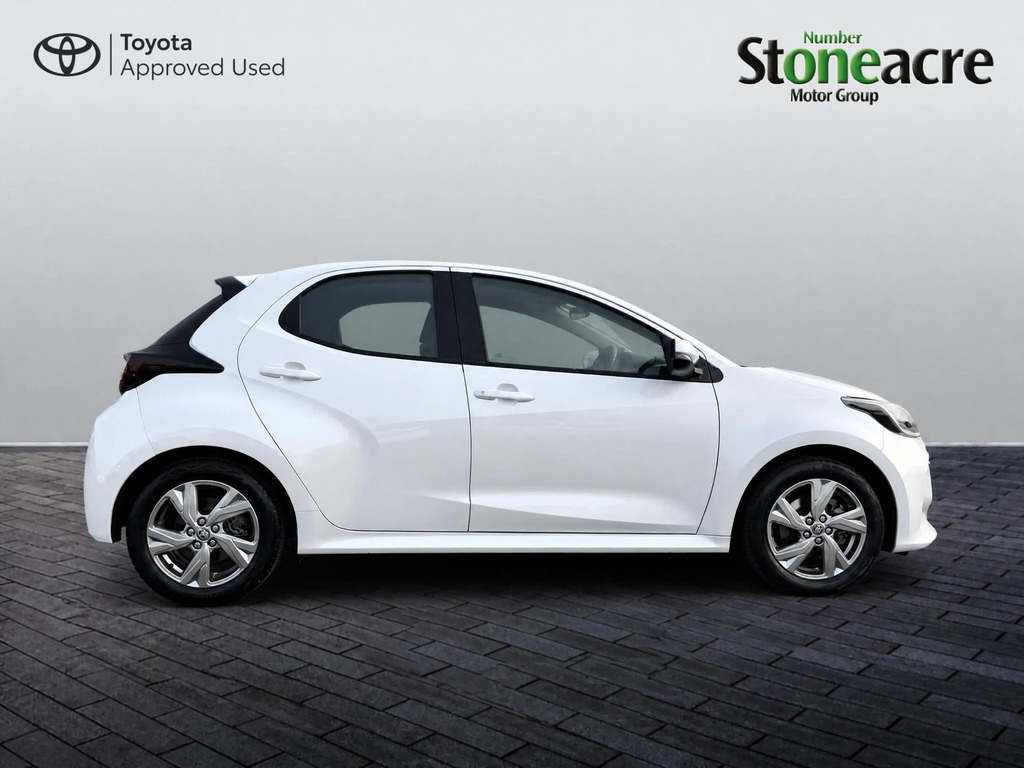 Toyota Yaris 1.5 Hybrid Icon CP75ECJ #2