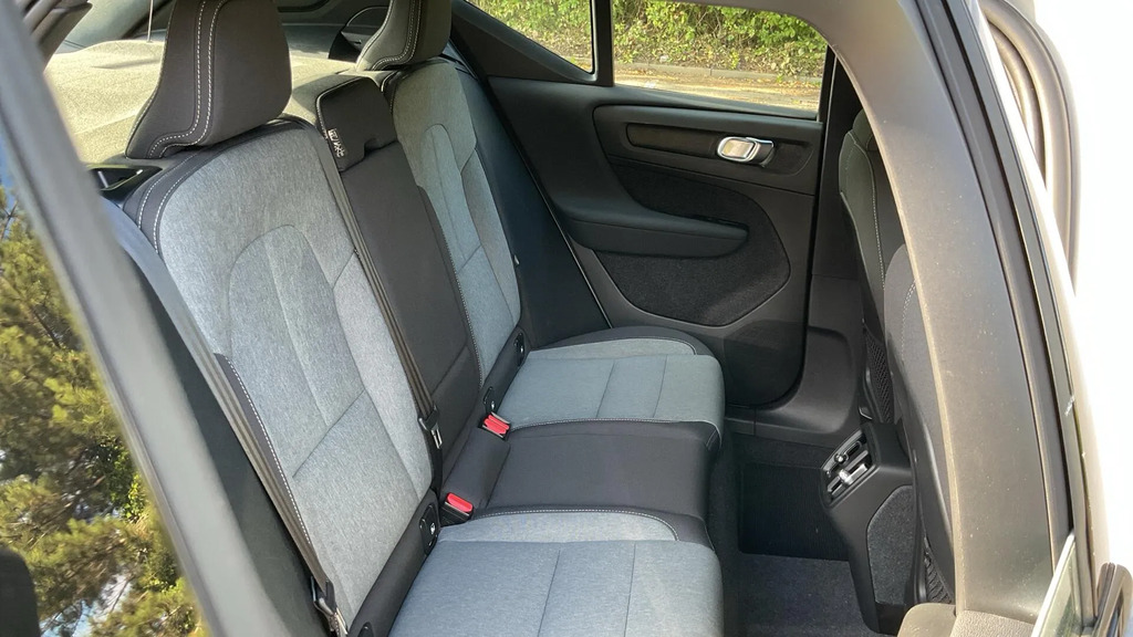 Volvo XC40 2.0 B4p Plus Dark NV73GDY #6